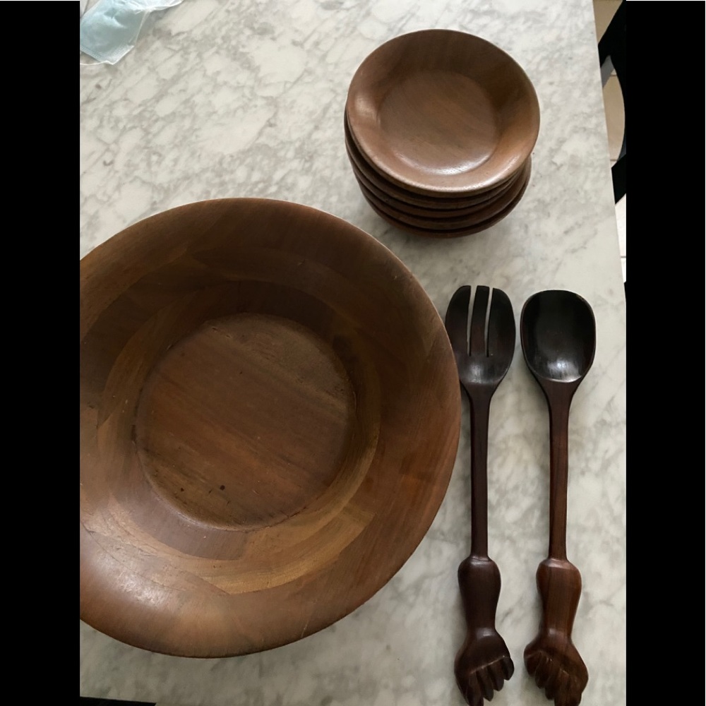 FAMÈ walnut salad bowl& hand craved salad utensils